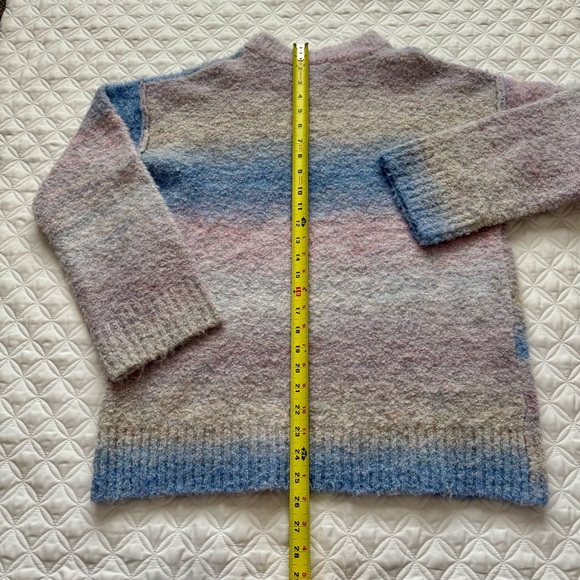 NWT Wild Fable Oversize Boucle Crew Sweater Pink/Blue/Gray/Cream Ombré Stripe XS - Picture 13 of 14